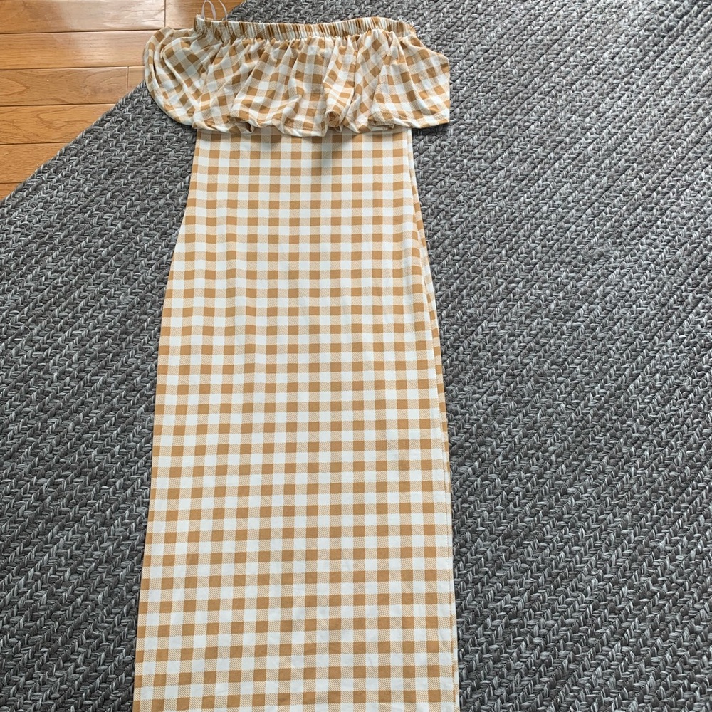 yellow checkered dress!